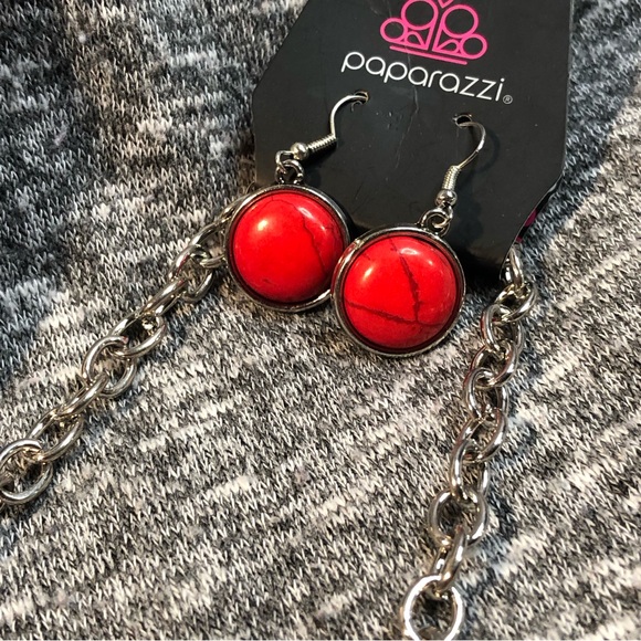 Red STATEMENT short necklace with earrings & bracelet - Picture 3 of 5